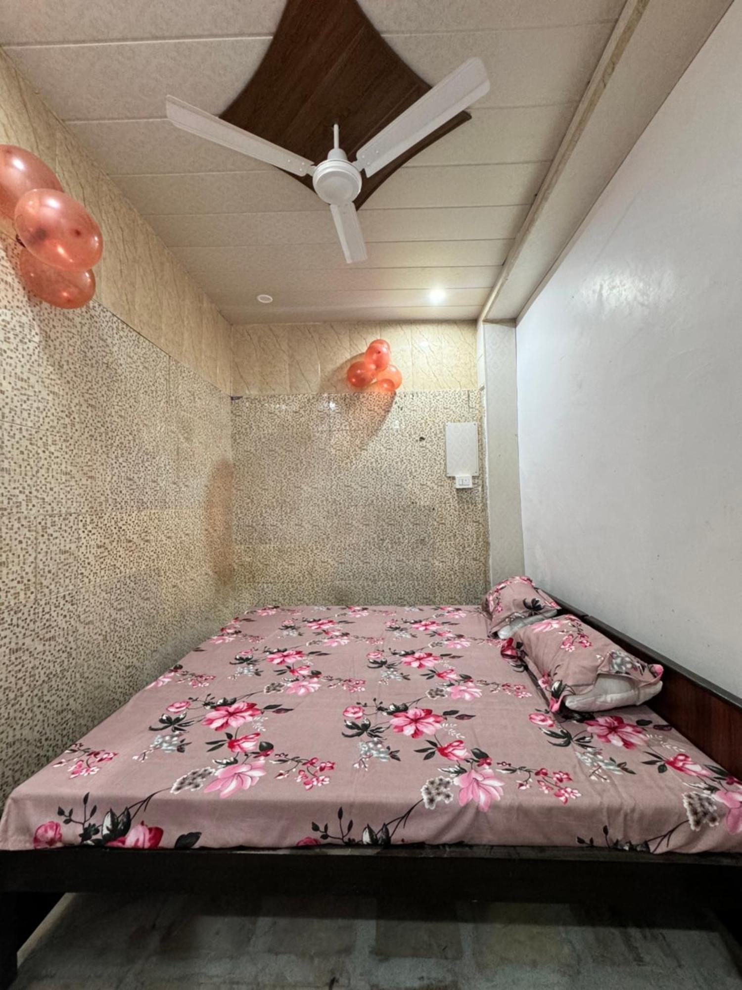 Pakhi Residency Hotel Vrindávan Kültér fotó
