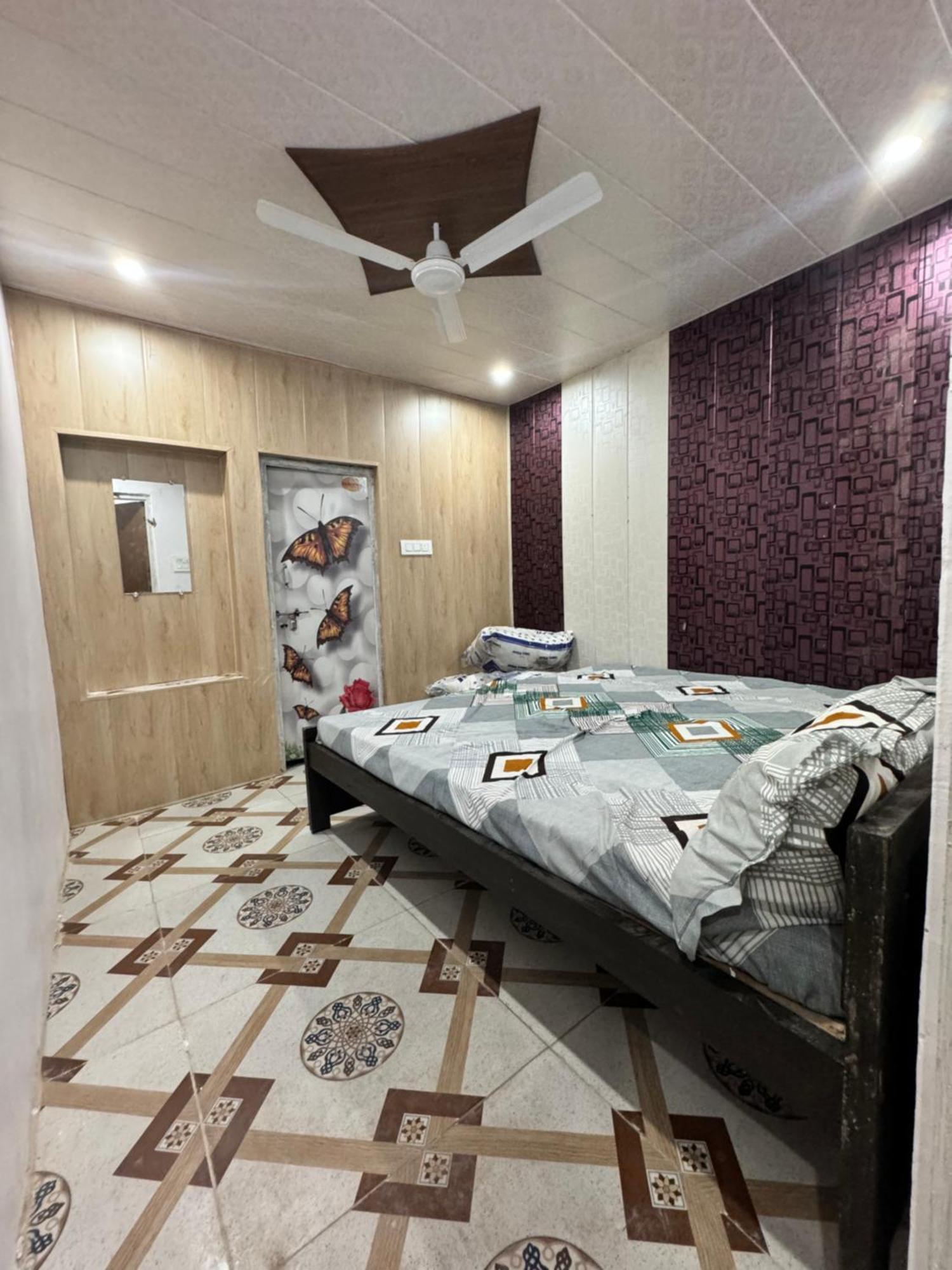 Pakhi Residency Hotel Vrindávan Kültér fotó