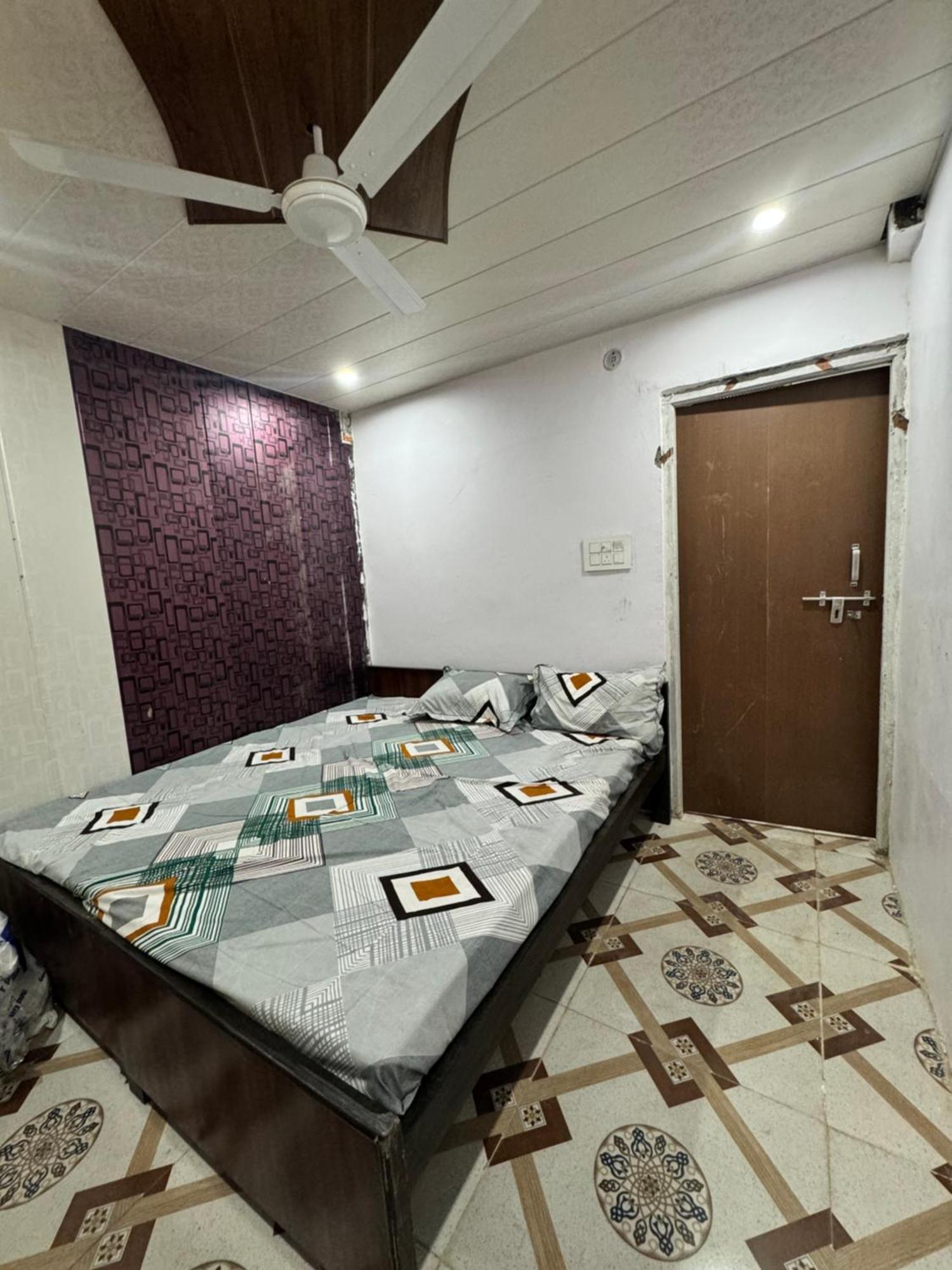 Pakhi Residency Hotel Vrindávan Kültér fotó