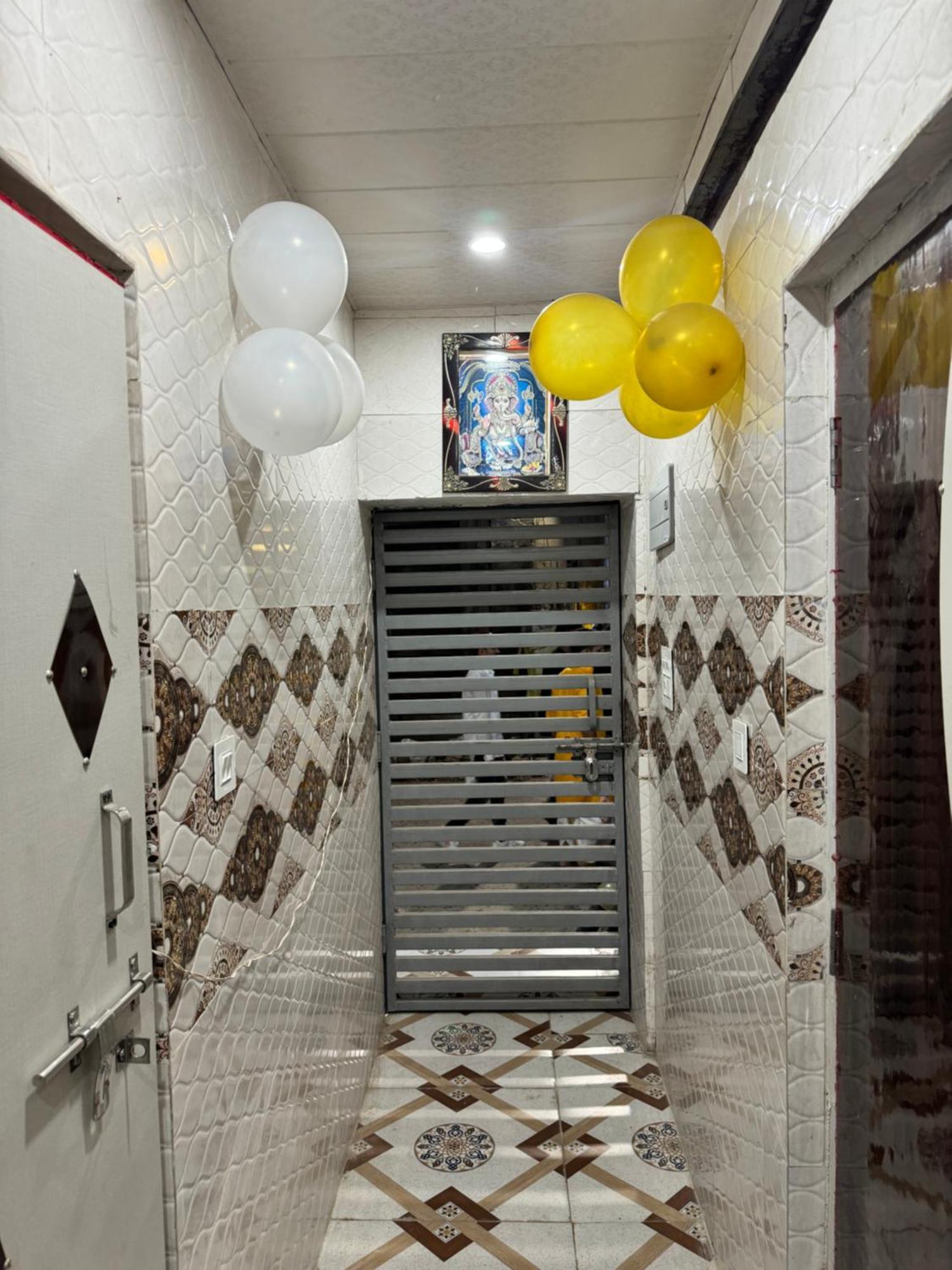 Pakhi Residency Hotel Vrindávan Kültér fotó