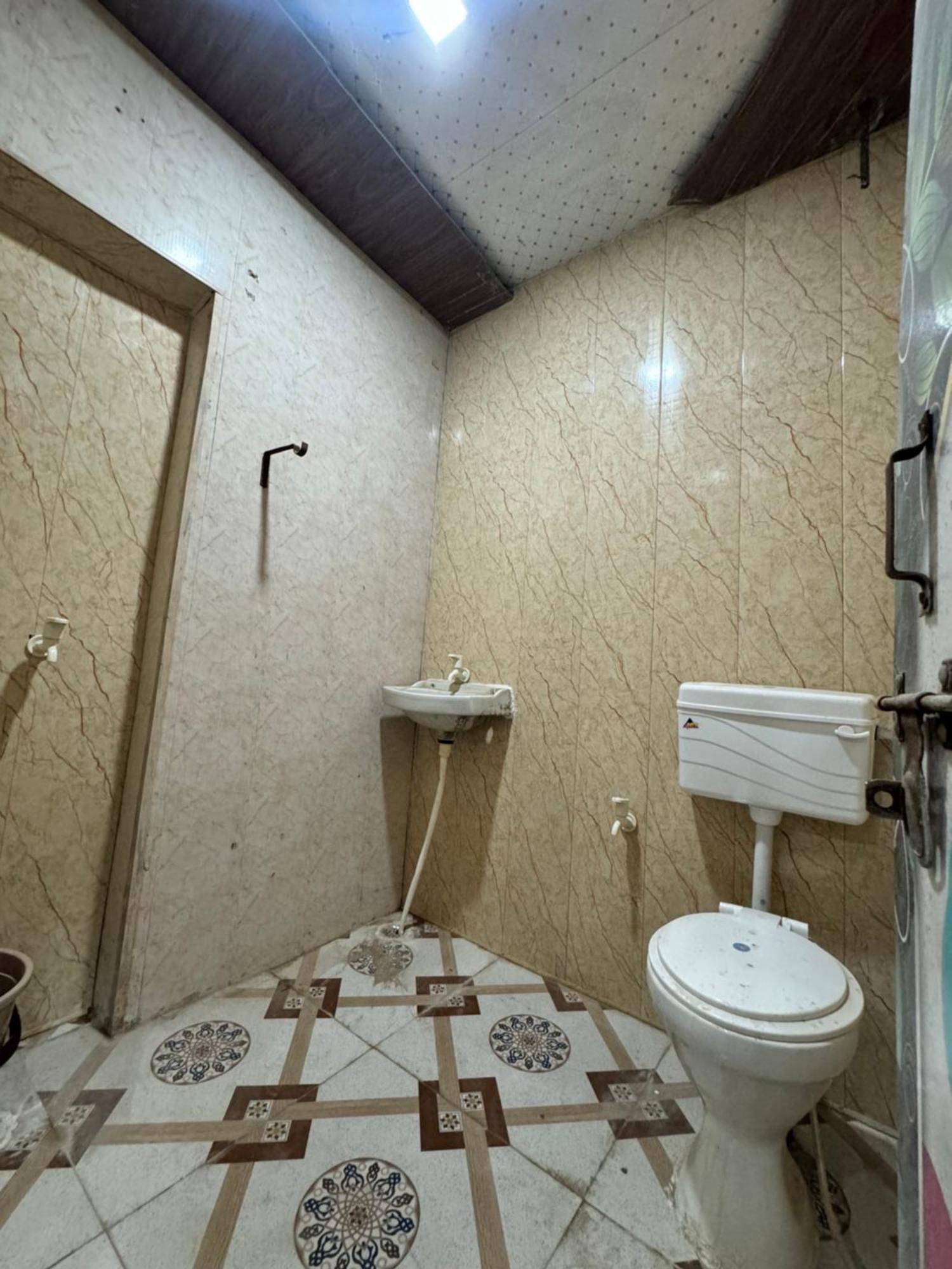Pakhi Residency Hotel Vrindávan Kültér fotó