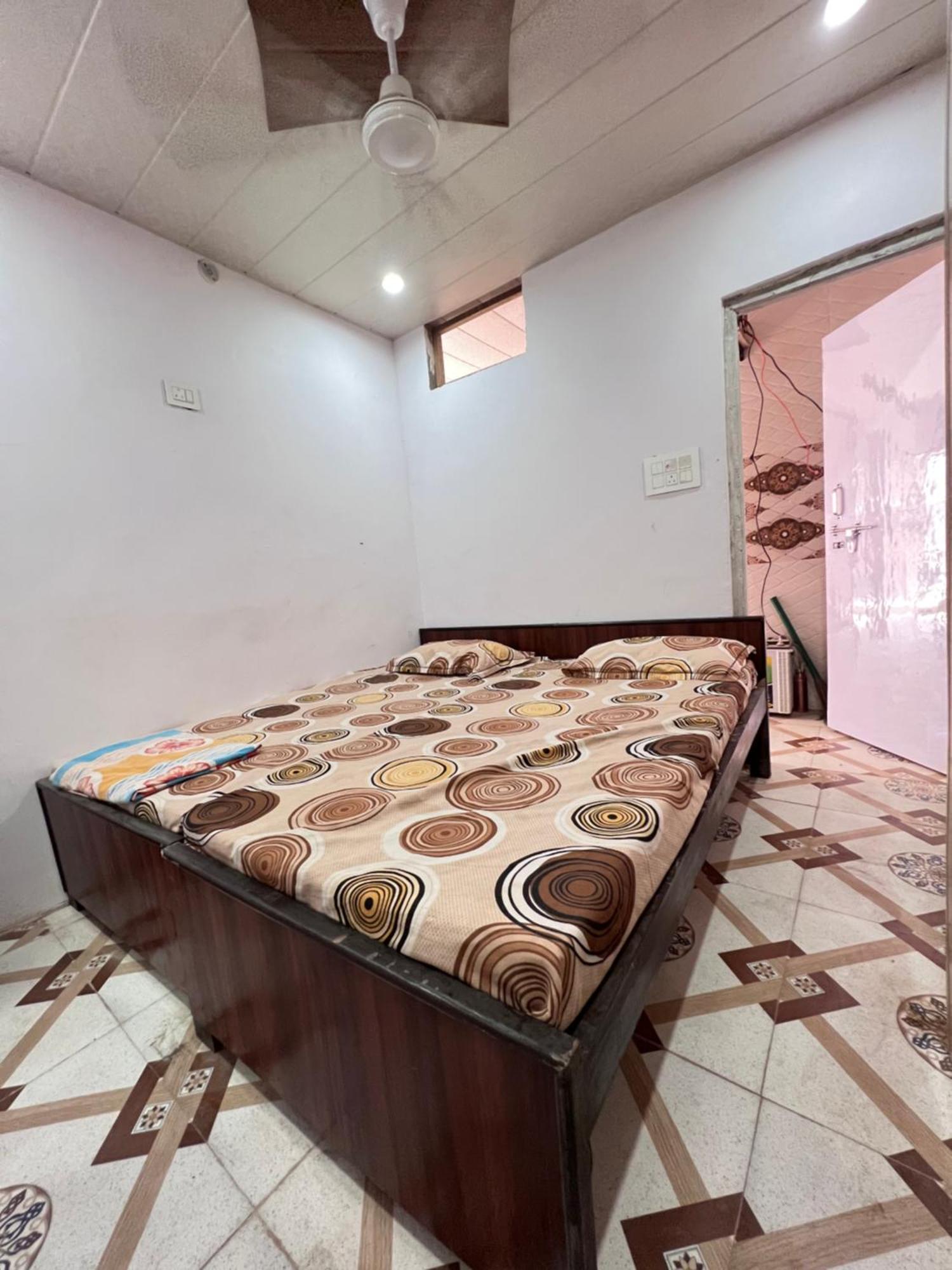 Pakhi Residency Hotel Vrindávan Kültér fotó