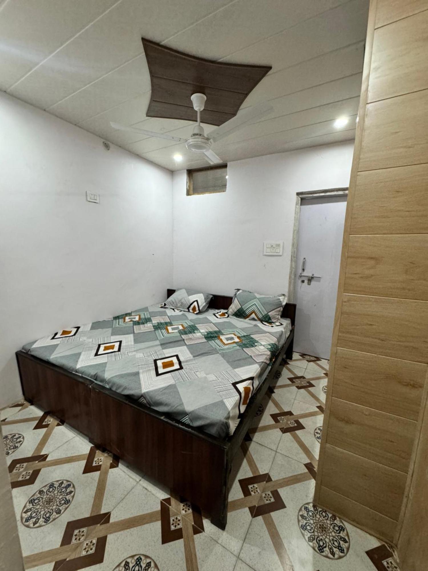 Pakhi Residency Hotel Vrindávan Kültér fotó