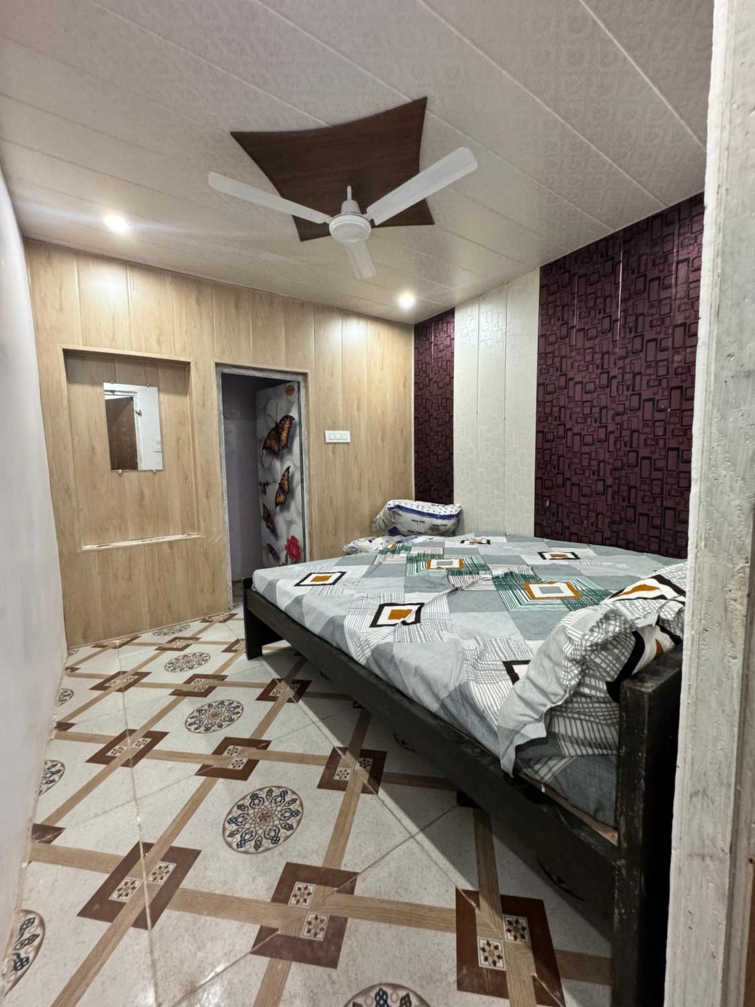 Pakhi Residency Hotel Vrindávan Kültér fotó